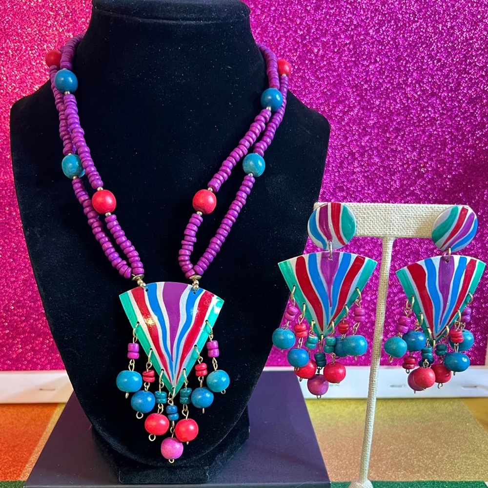 Vintage 80’s Néw Old Stock Pierced Earrings and Matching Necklace